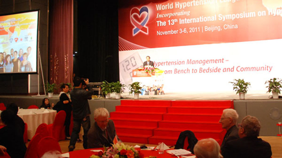 參與高血壓學術盛會，推廣“波開清”造?；颊? class=