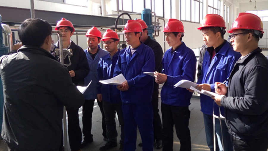 研究所、原料藥生產(chǎn)車(chē)間開(kāi)展安全和操作規(guī)程現(xiàn)場(chǎng)培訓(xùn)