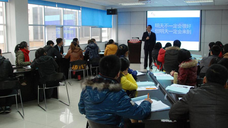 注重人才培養(yǎng)，提高企業(yè)核心競爭力——年度首批高校畢業(yè)生入職訓練營圓滿閉營