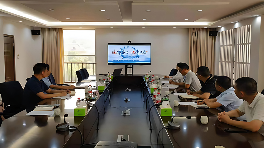 六盤水市盤北經(jīng)開區(qū)黨工委副書記、管委會主任田子能一行來公司考察交流